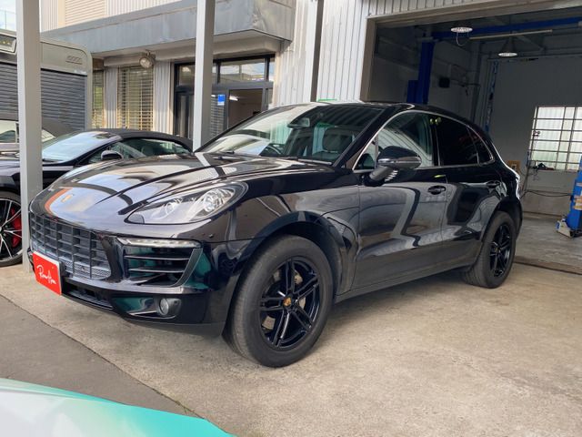 PORSCHE Macan