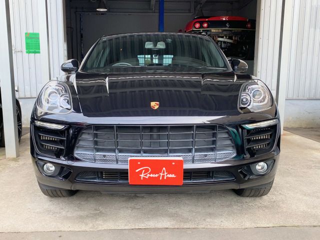 PORSCHE Macan