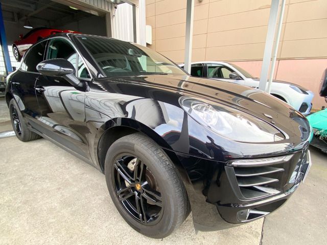 PORSCHE Macan