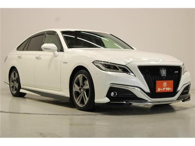 CROWN sedan hybrid