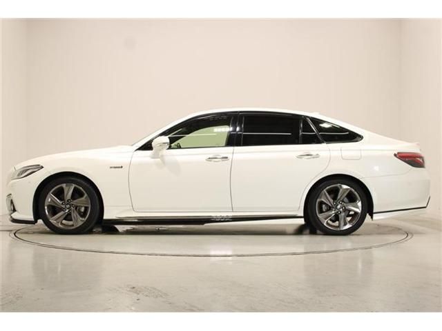 CROWN sedan hybrid