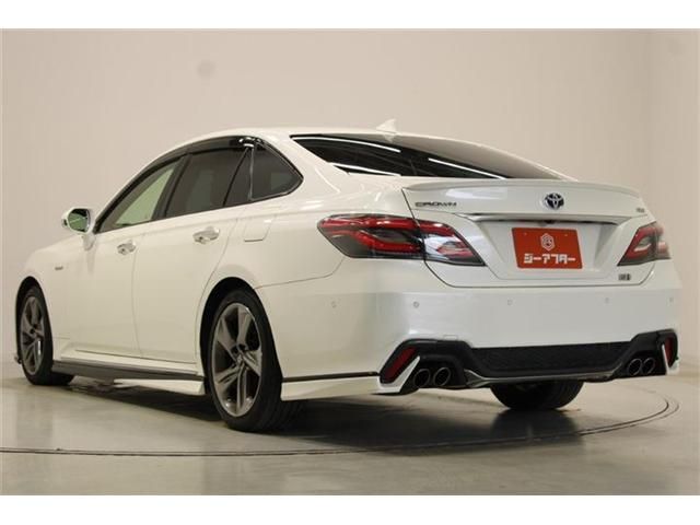 CROWN sedan hybrid