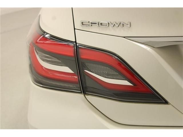 CROWN sedan hybrid