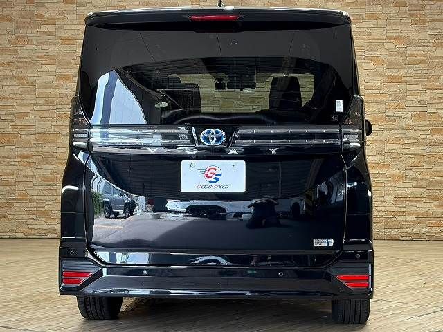 VOXY HYBRID