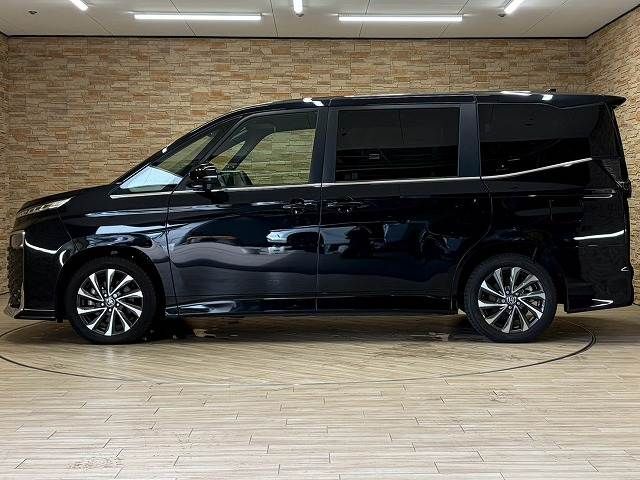 VOXY HYBRID