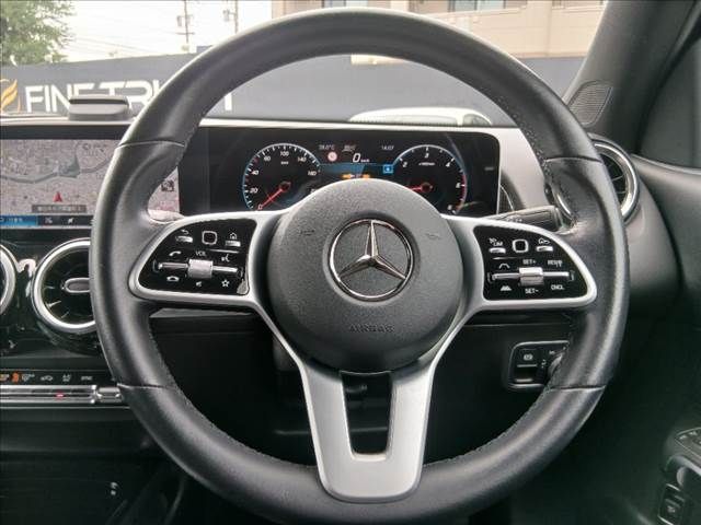 MERCEDES BENZ GLB