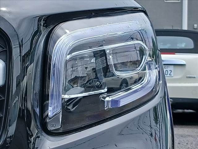 MERCEDES BENZ GLB