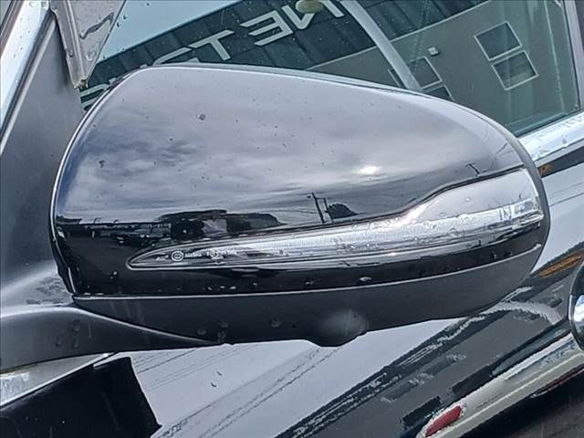 MERCEDES BENZ GLB