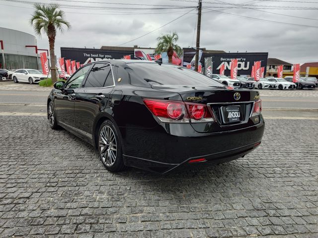 CROWN sedan hybrid