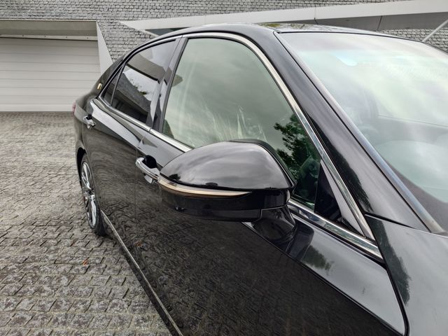 CROWN sedan hybrid