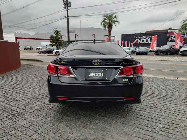 CROWN sedan hybrid