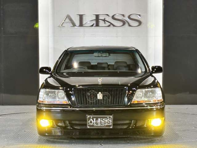 CROWN MAJESTA