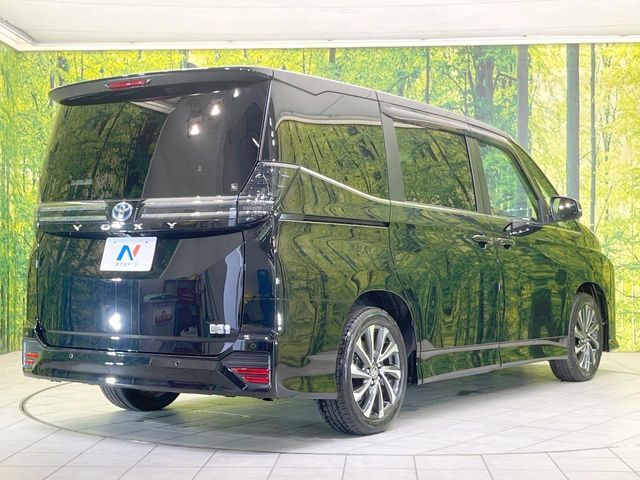 VOXY HYBRID