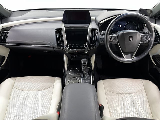 CROWN sedan hybrid
