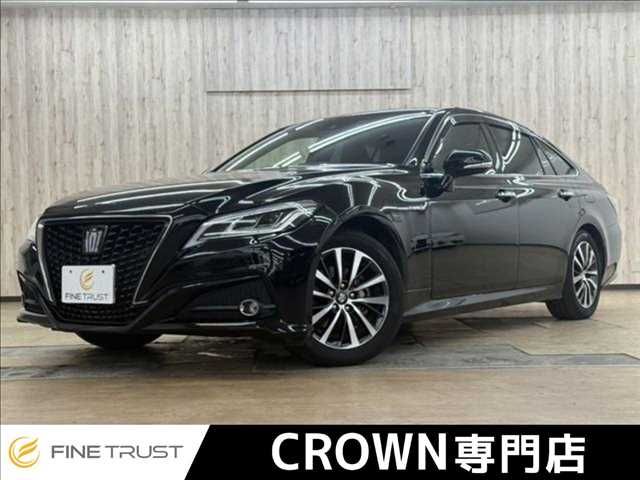 CROWN sedan hybrid