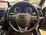 CROWN sedan hybrid