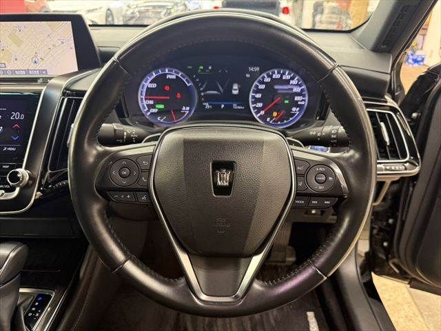 CROWN sedan hybrid