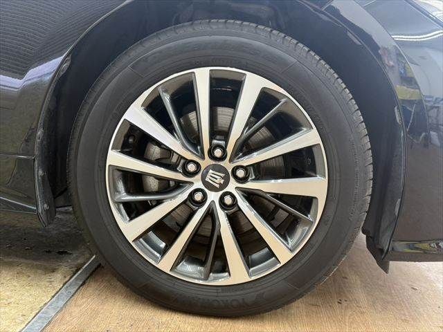 CROWN sedan hybrid