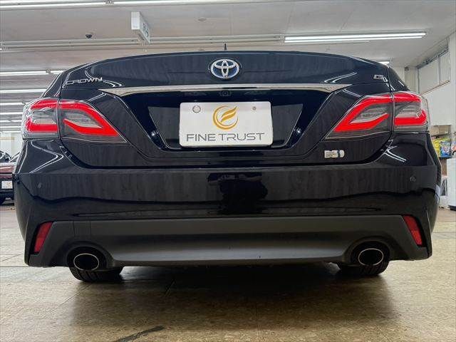 CROWN sedan hybrid