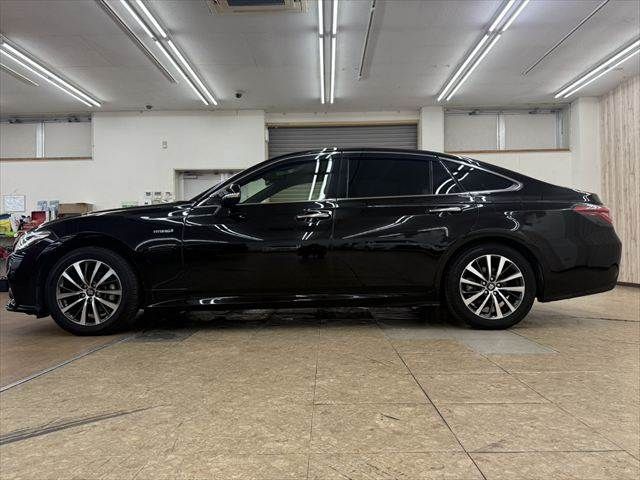 CROWN sedan hybrid