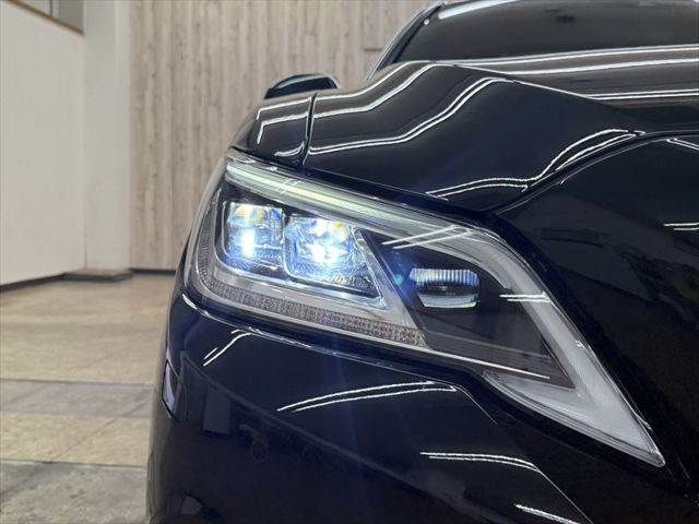 CROWN sedan hybrid