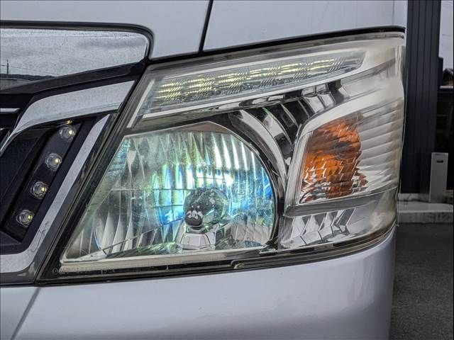 NV350 CARAVAN 4WD
