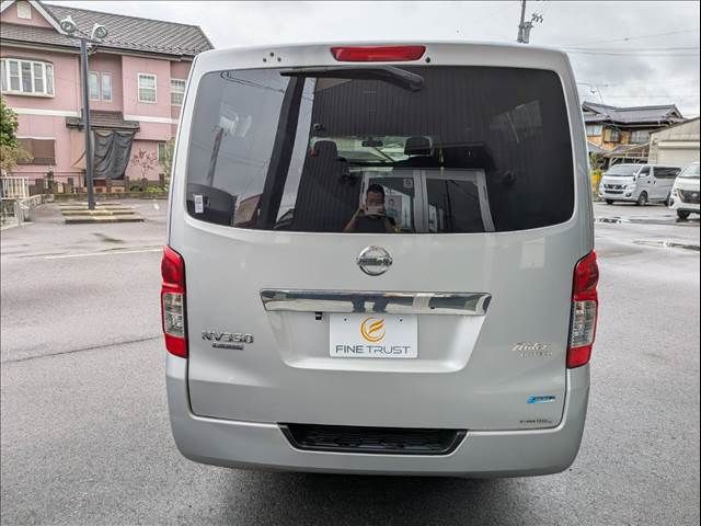 NV350 CARAVAN 4WD