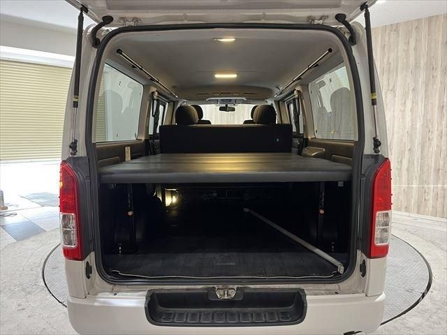 REGIUSACE 4WD van