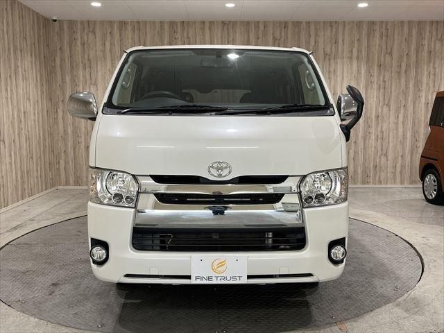 REGIUSACE 4WD van