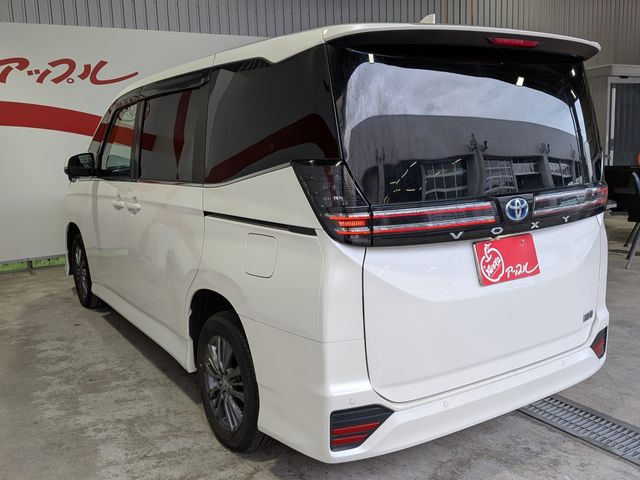 VOXY HYBRID 4WD