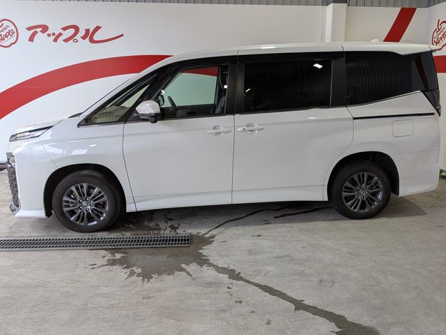 VOXY HYBRID 4WD