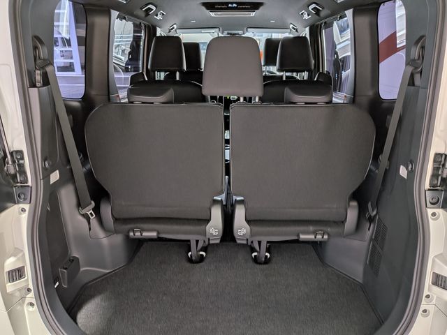 VOXY HYBRID 4WD