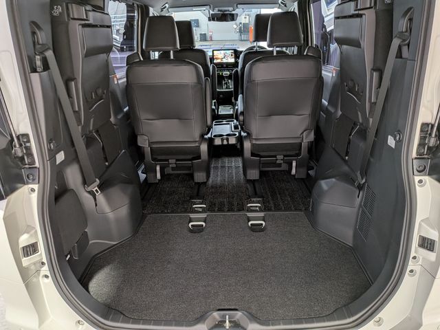VOXY HYBRID 4WD
