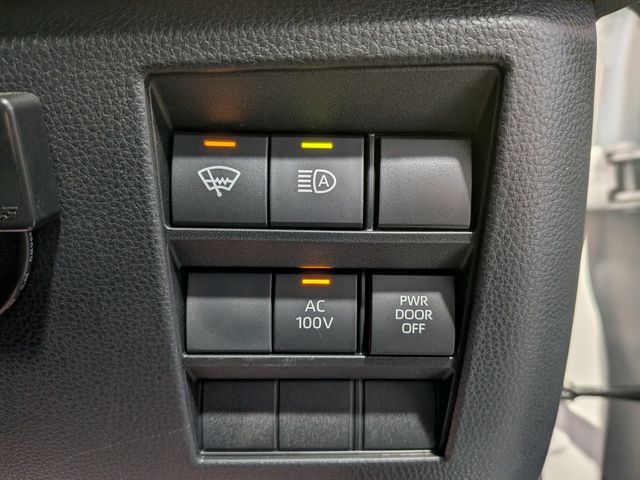 VOXY HYBRID 4WD