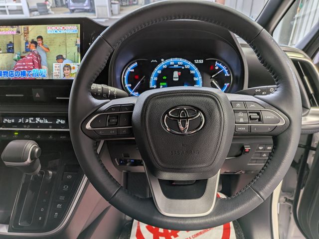 VOXY HYBRID 4WD