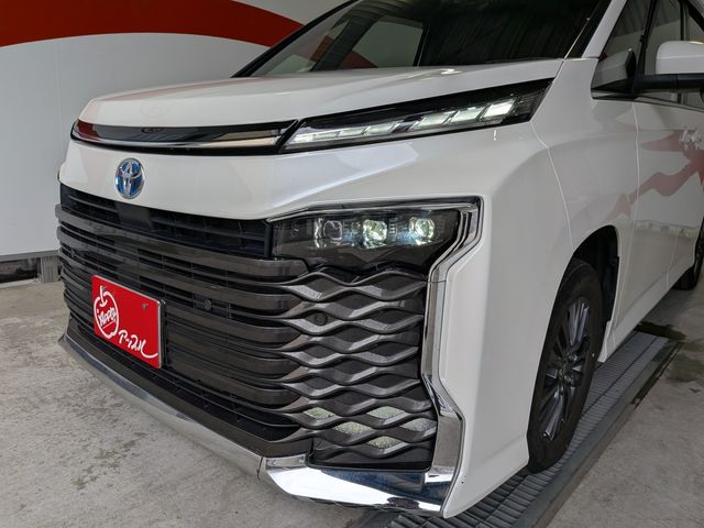 VOXY HYBRID 4WD