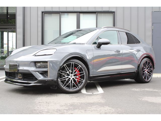 PORSCHE Macan Electric