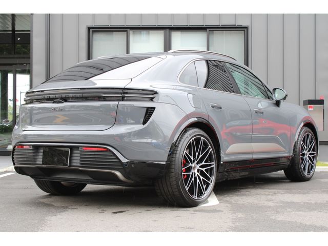 PORSCHE Macan Electric