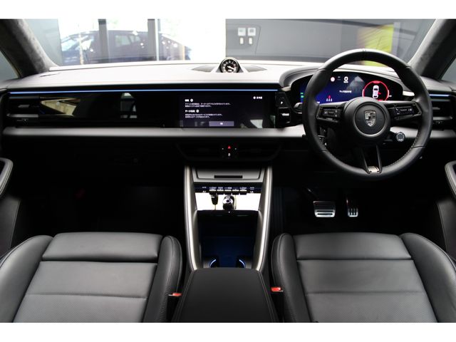 PORSCHE Macan Electric