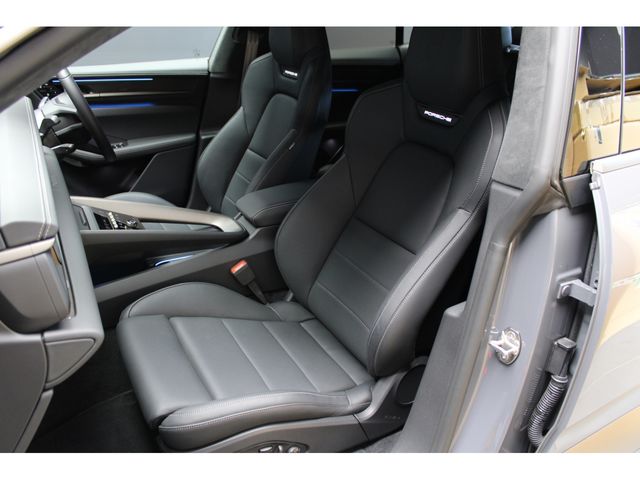 PORSCHE Macan Electric