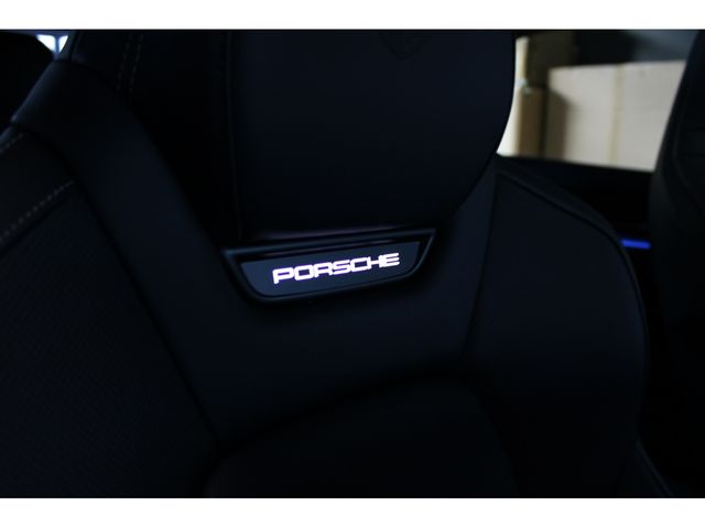 PORSCHE Macan Electric