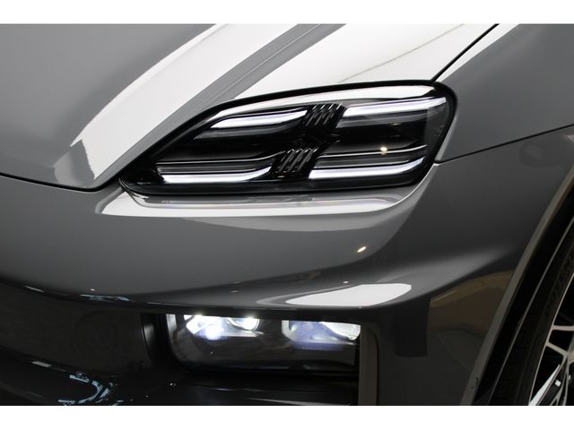 PORSCHE Macan Electric