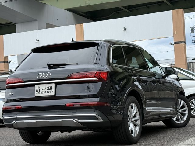 AUDI  Q7