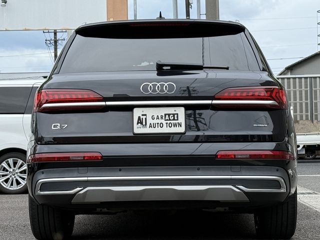 AUDI  Q7