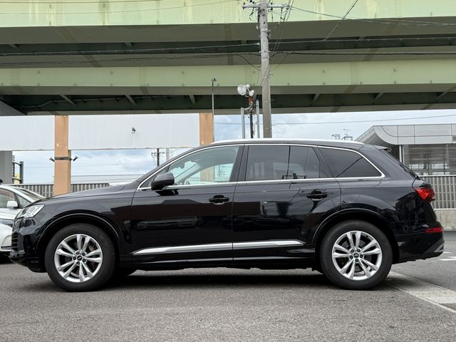 AUDI  Q7