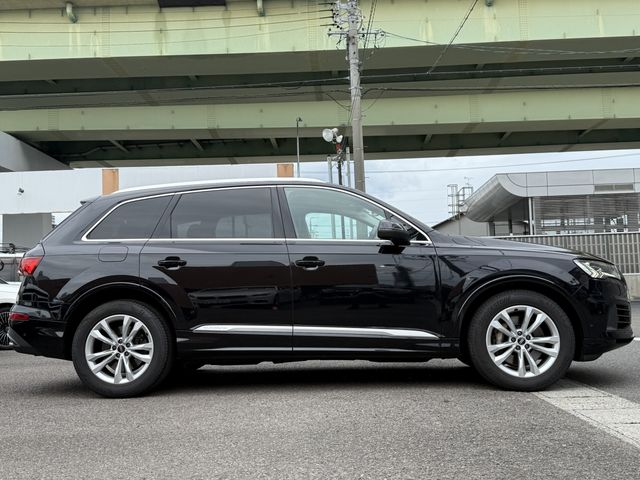 AUDI  Q7