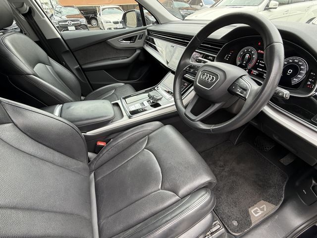 AUDI  Q7