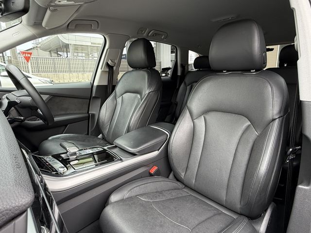 AUDI  Q7