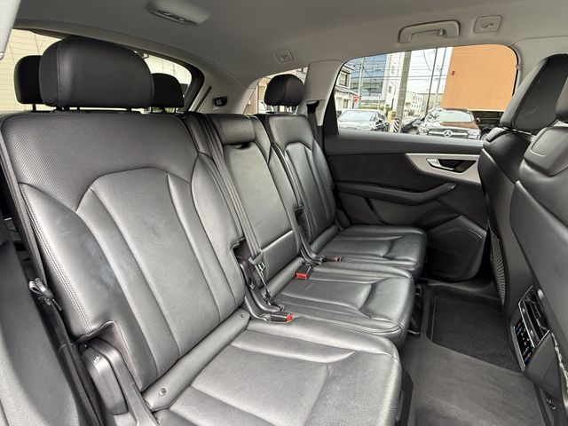 AUDI  Q7
