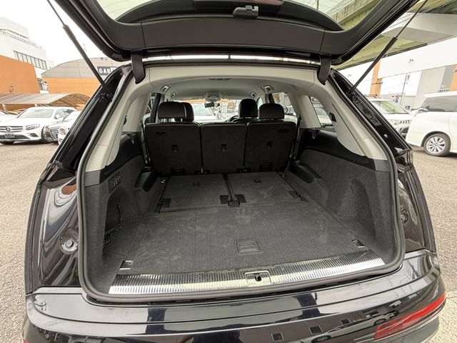 AUDI  Q7
